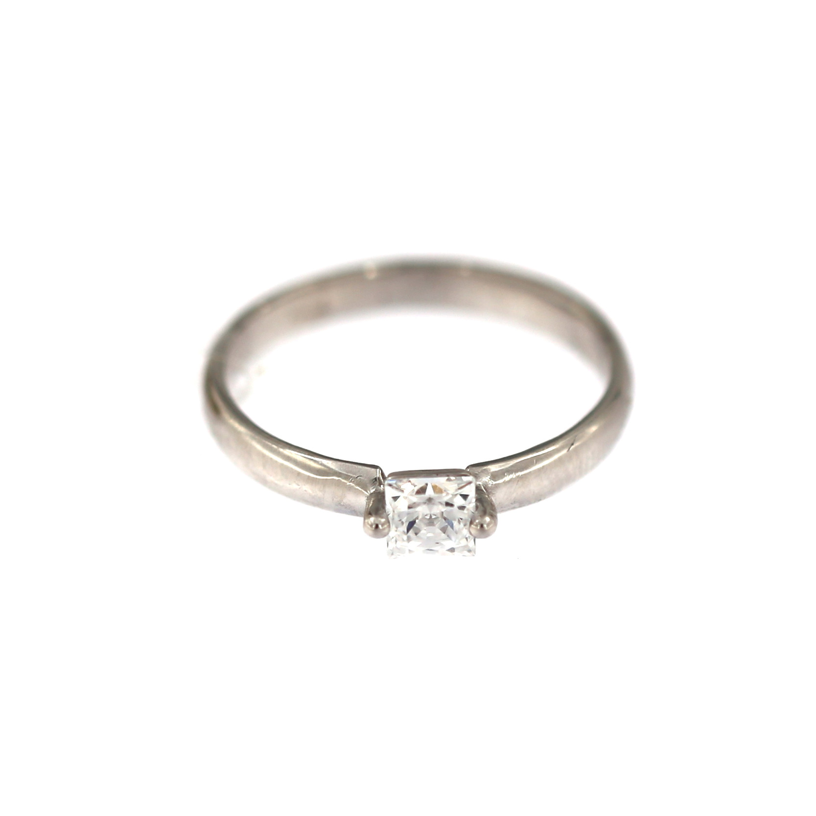 White gold engagement ring DBS01-09-08