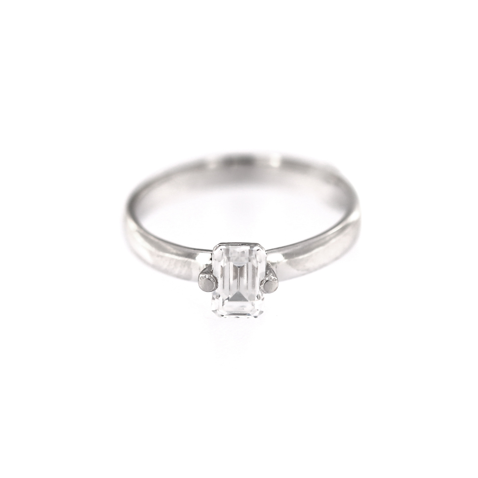 White gold engagement ring DBS01-10-02