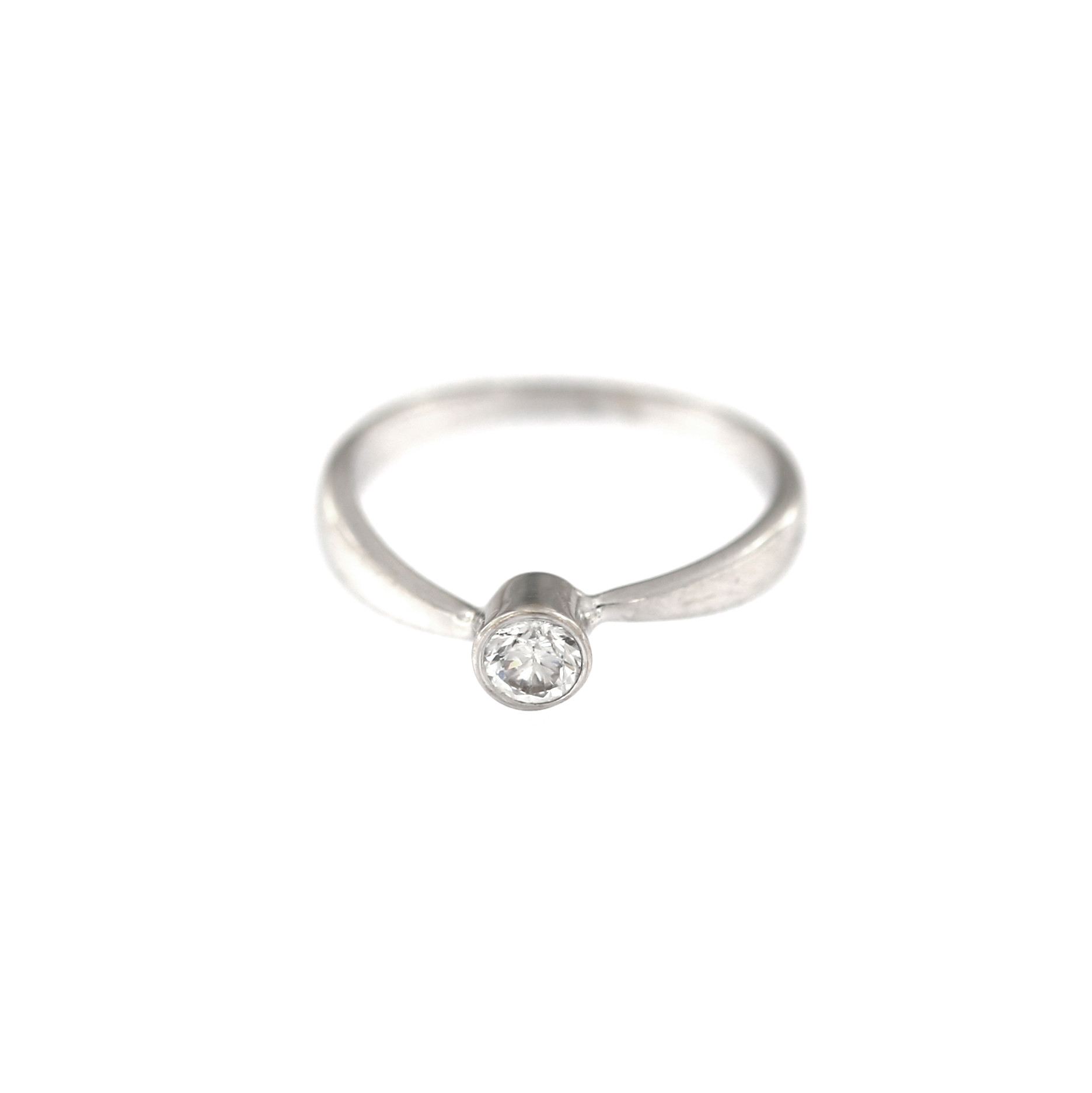 White gold engagement ring DBS01-06-03