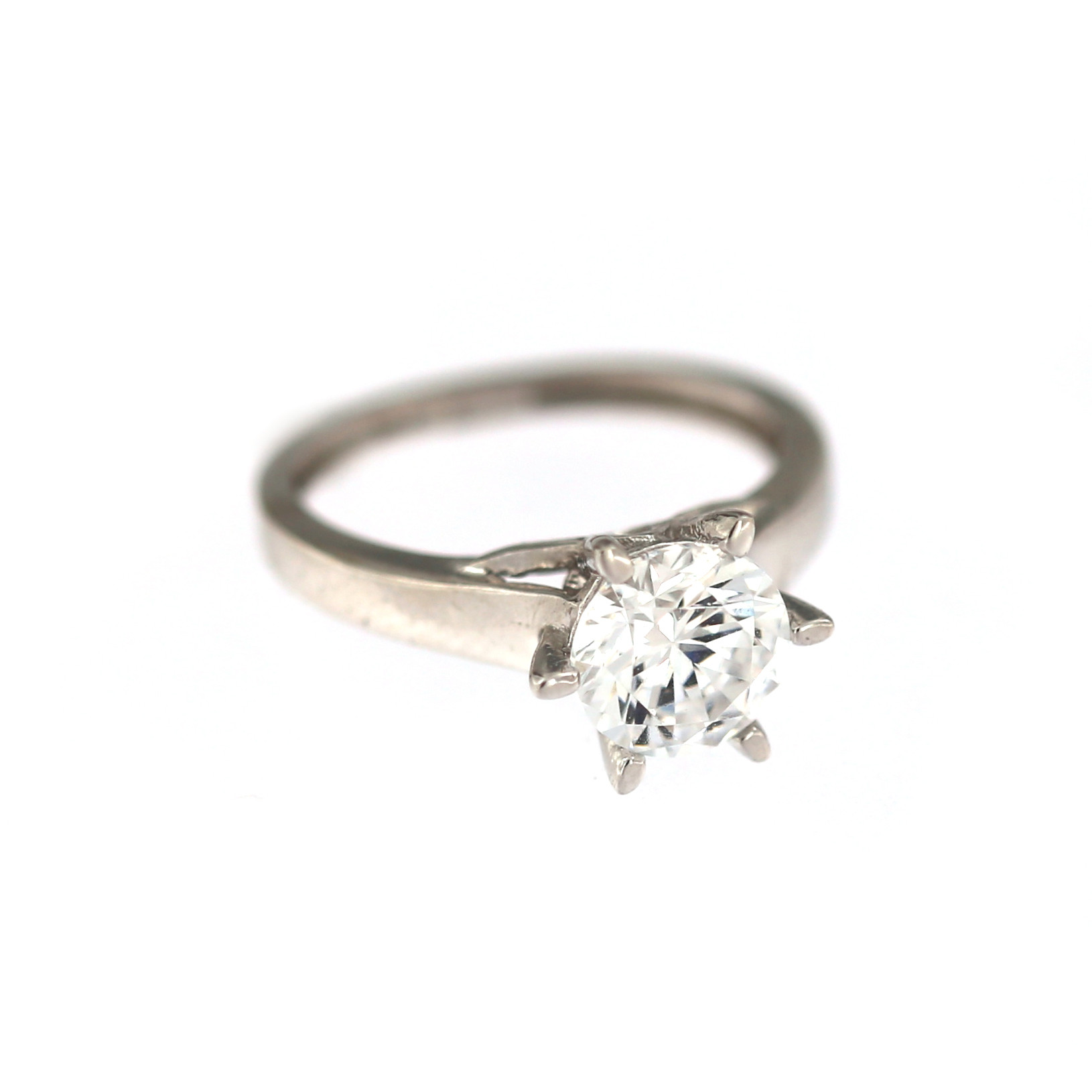 White gold engagement ring DBS01-04-10