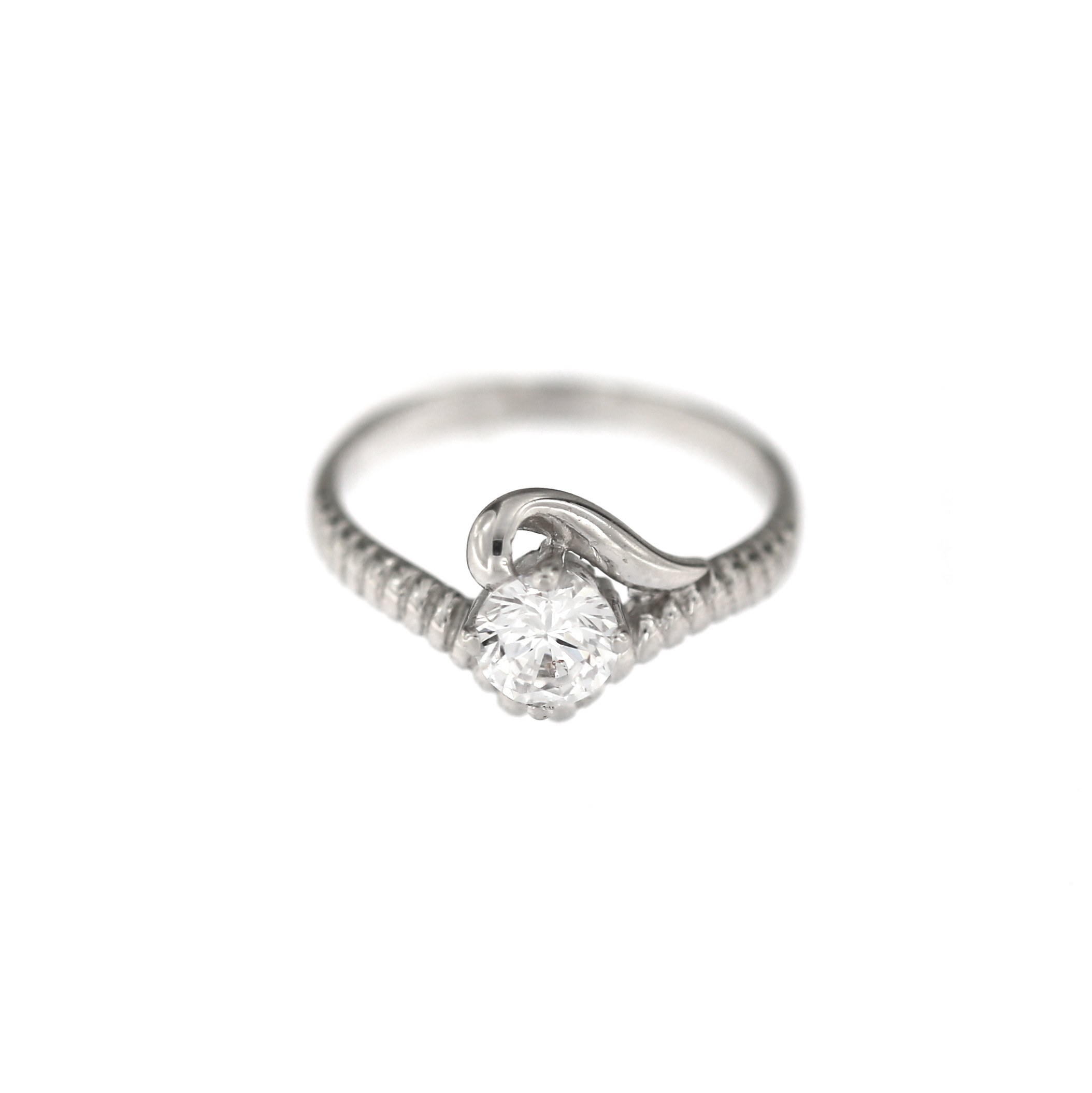 White gold engagement ring DBS04-01-10