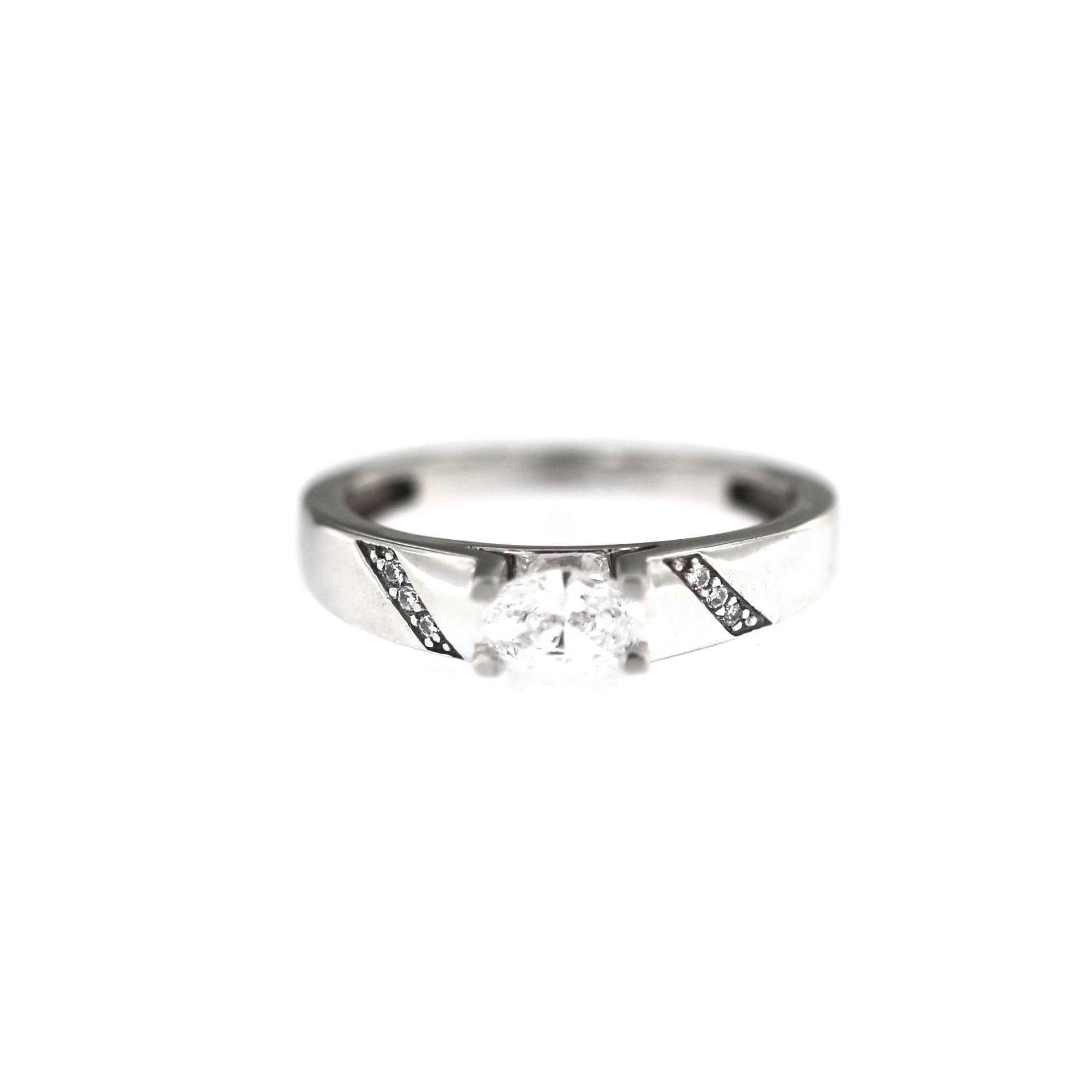 White gold engagement ring DBS03-08-01