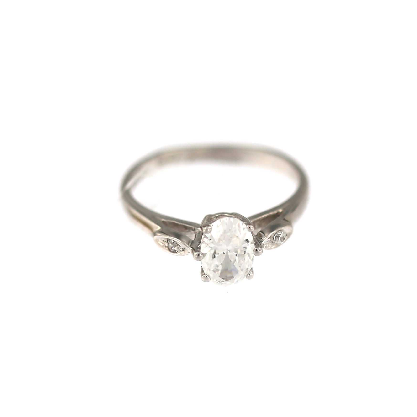 White gold engagement ring DBS02-04-02