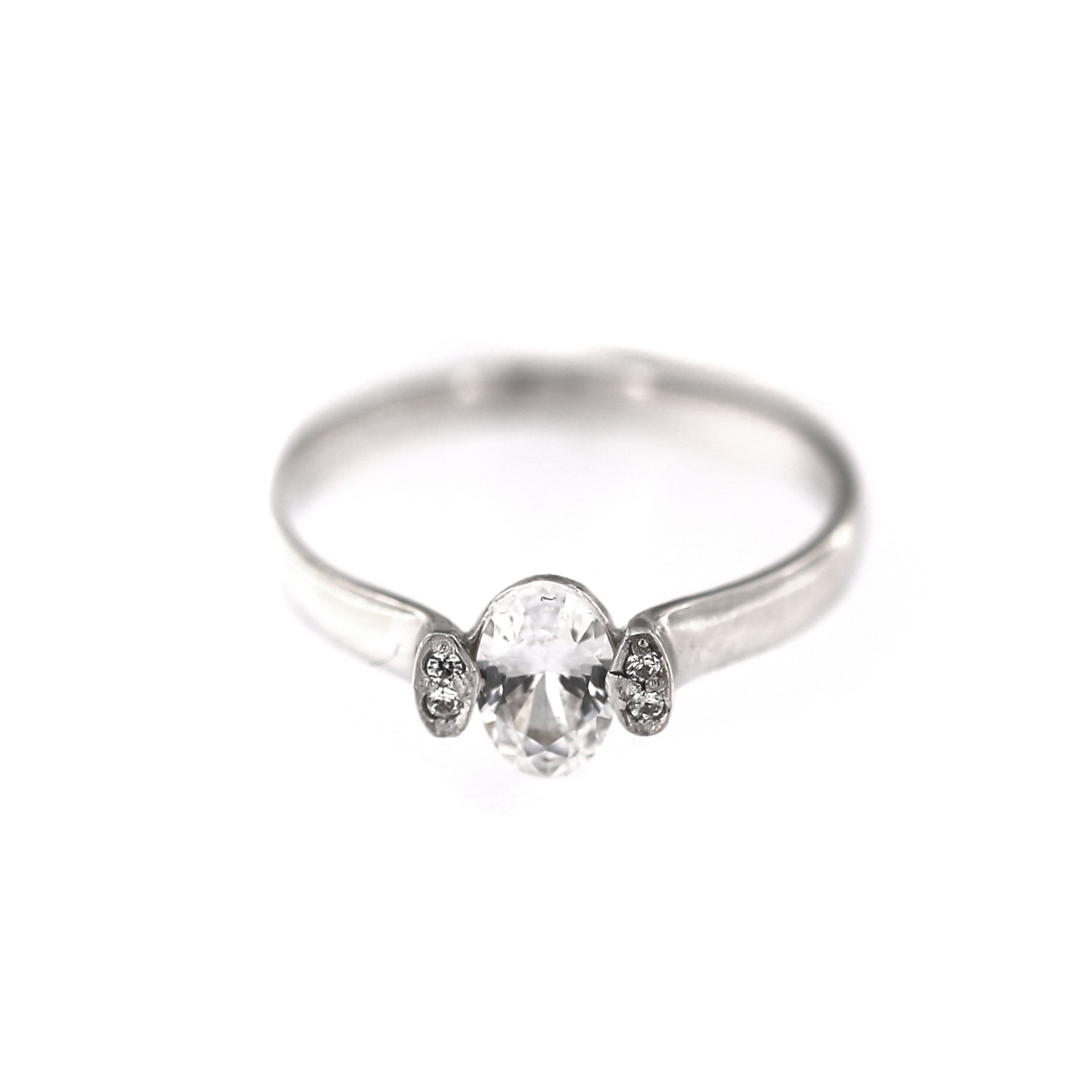 White gold engagement ring DBS02-04-01