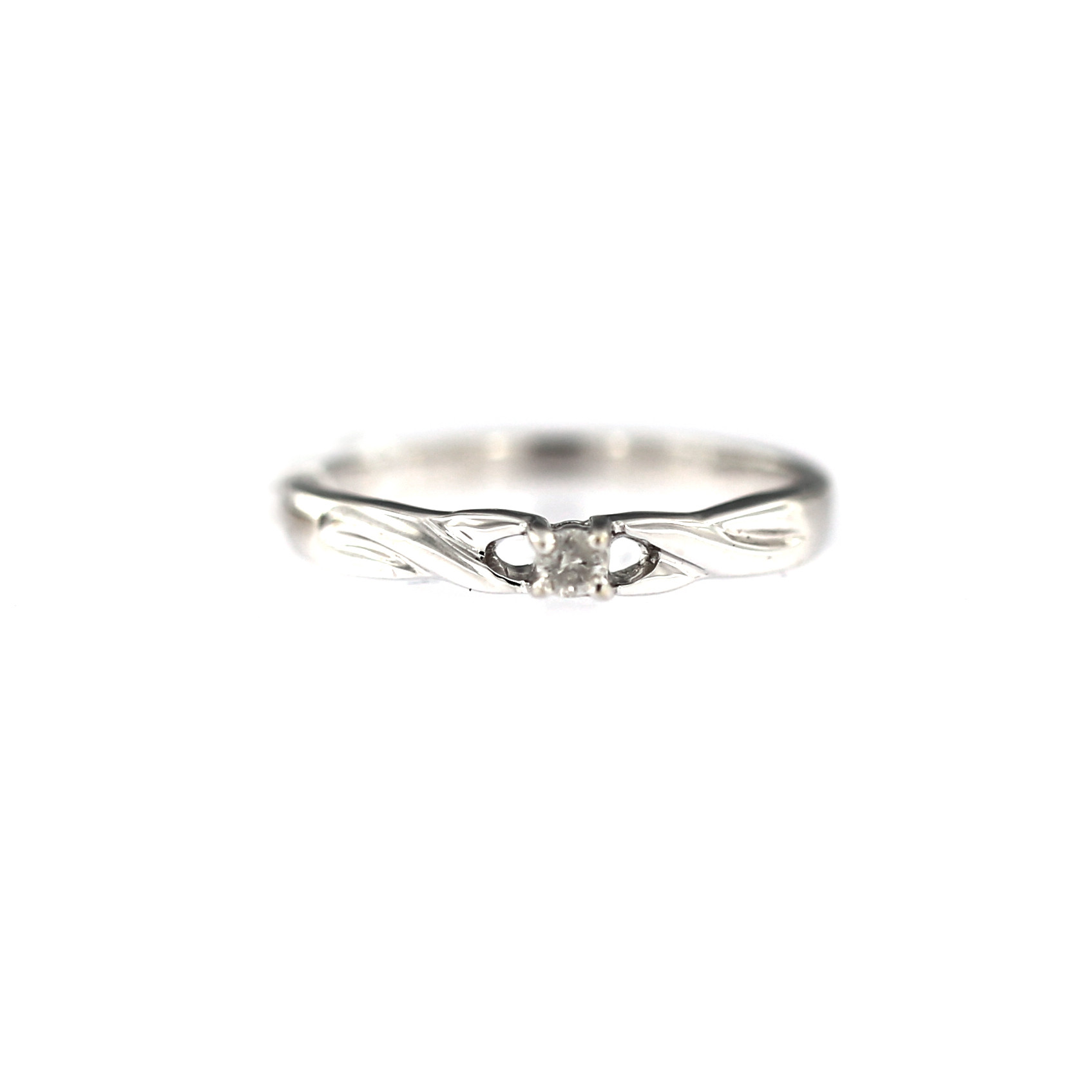 White gold engagement ring with diamond DBBR06-05