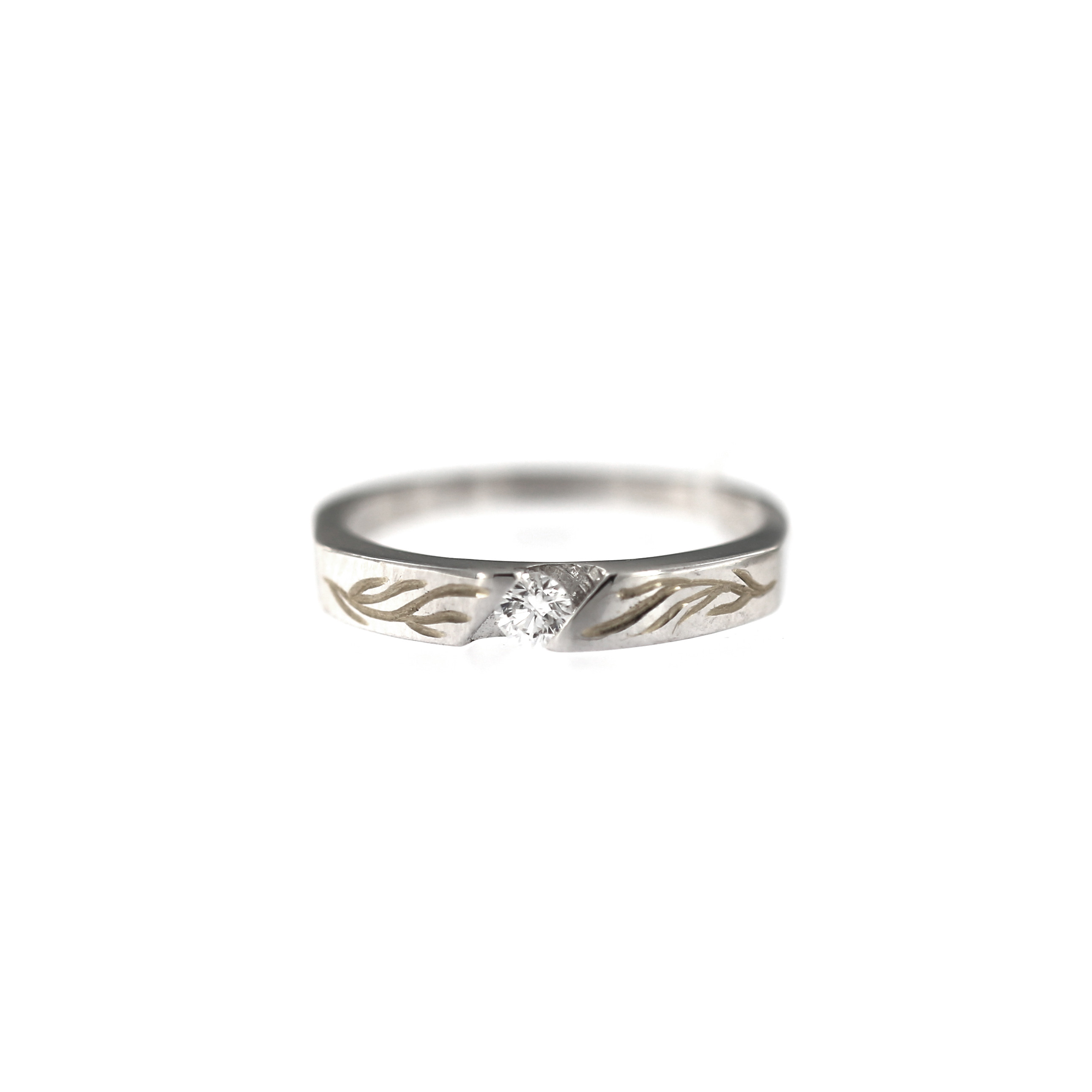 White gold engagement ring with diamond DBBR06-10