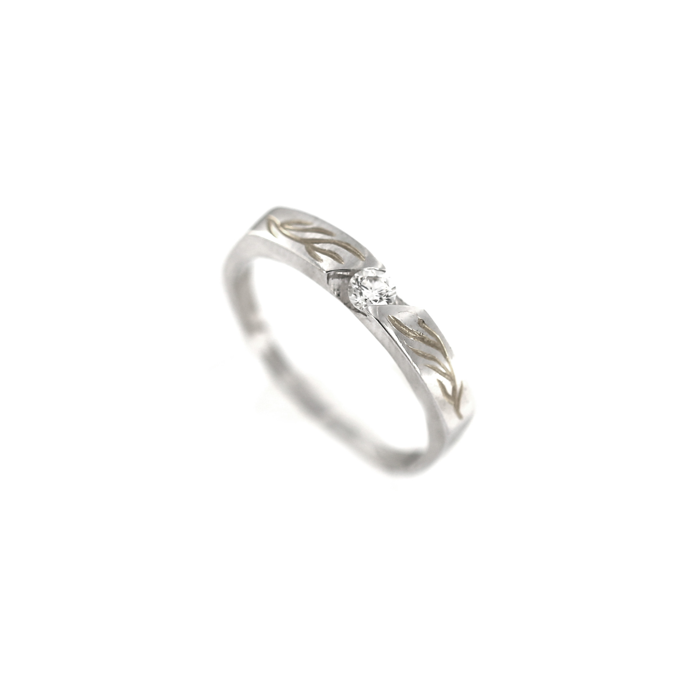 White gold engagement ring with diamond DBBR06-10