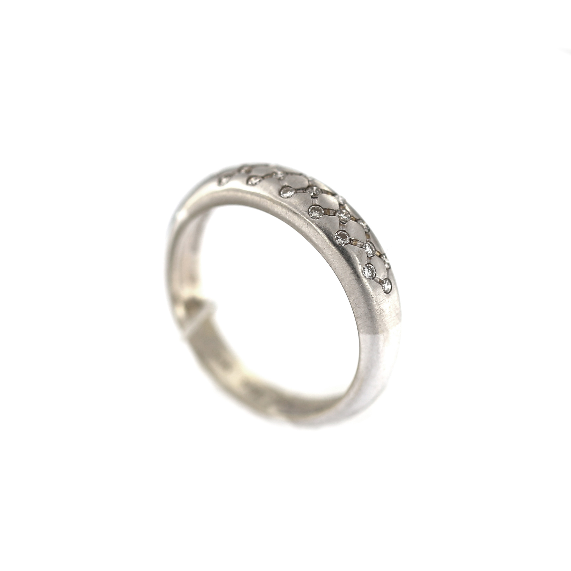 White gold ring with diamonds DBBR13-14