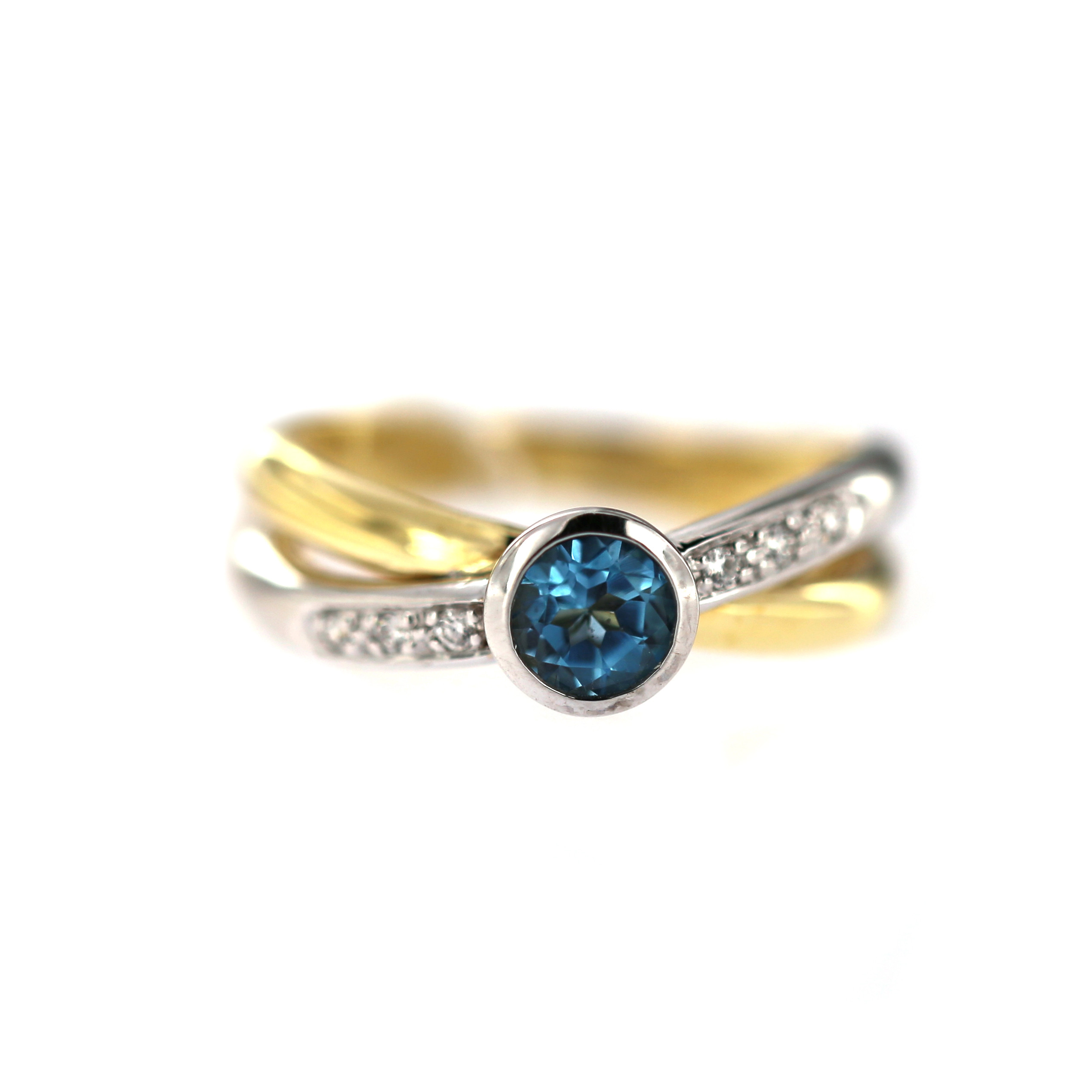 Yellow gold ring with topaz and diamonds DGBR12-T-01