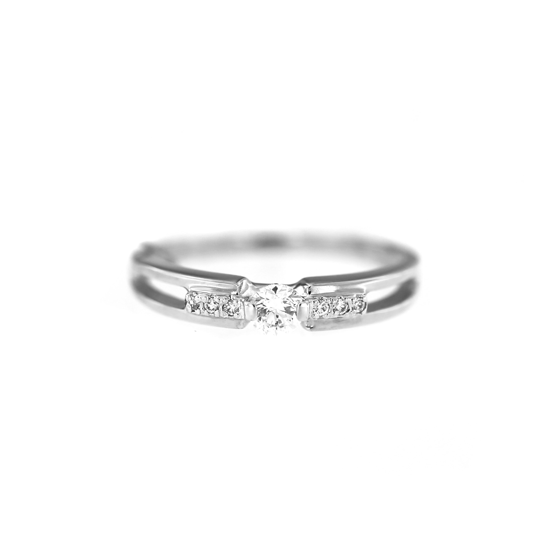 White gold engagement ring with diamonds DBBR10-11