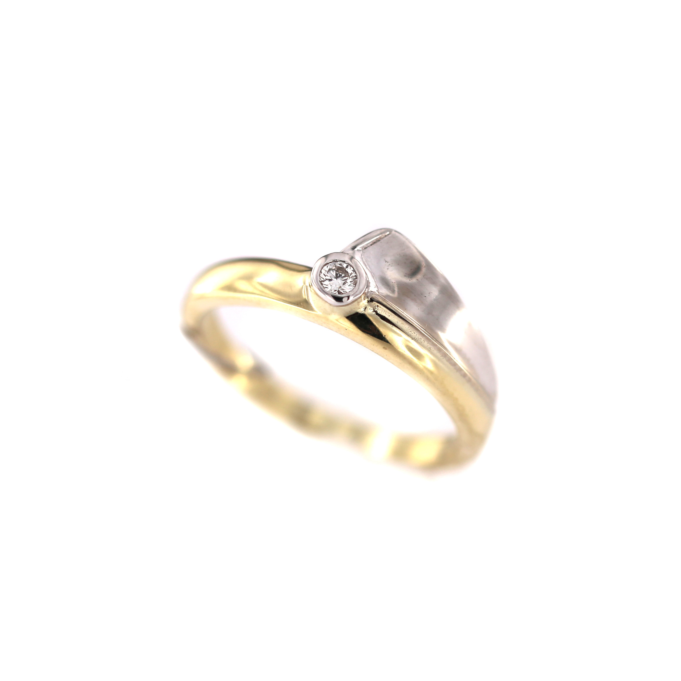 Yellow gold ring with diamonds DGBR11-23