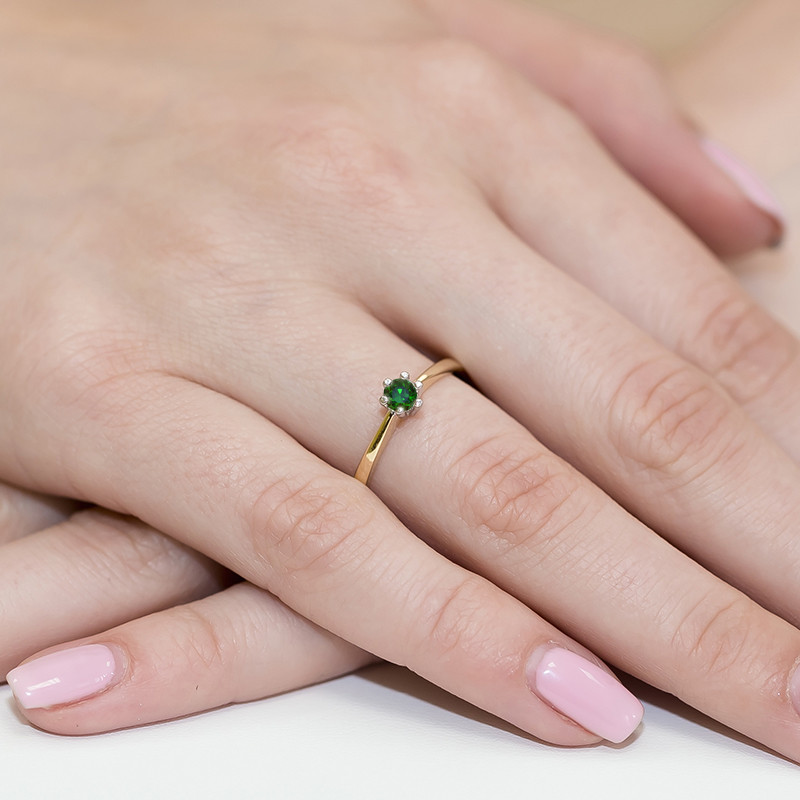 Yellow gold ring with emerald DGBR12-S-04