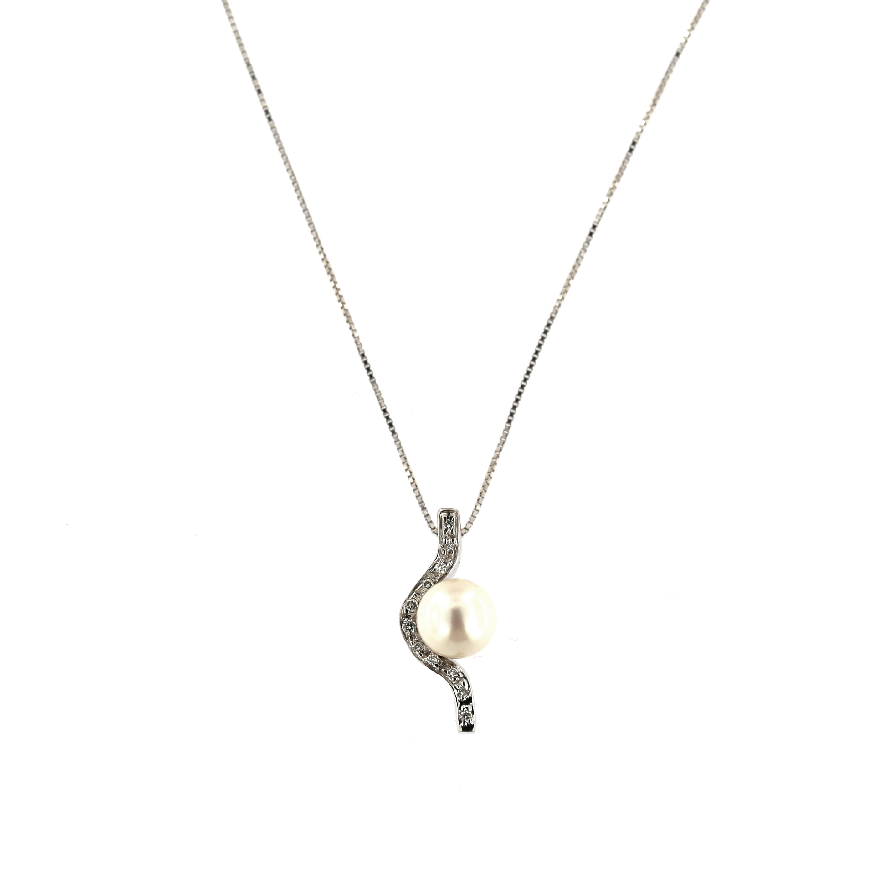 womens gold and diamond necklace